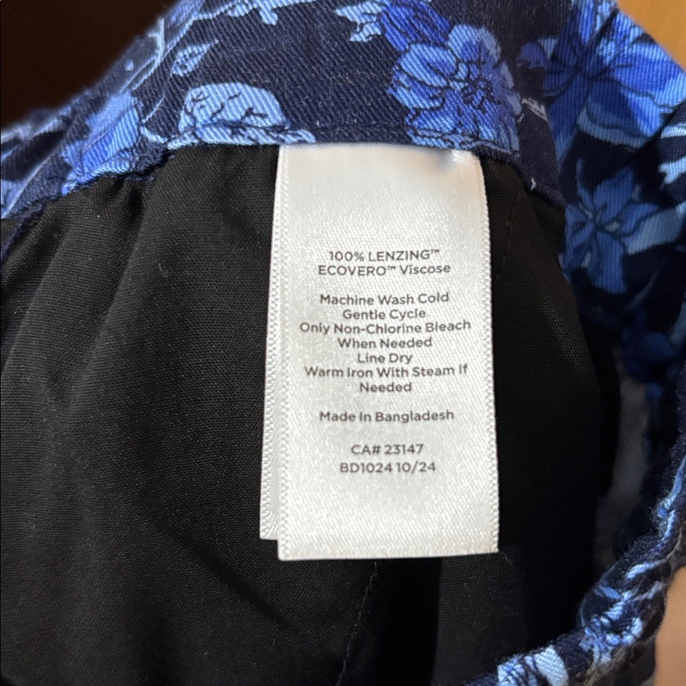 Talbots Floral Blue Shorts size Sp pull on with pockets - Picture 4 of 5